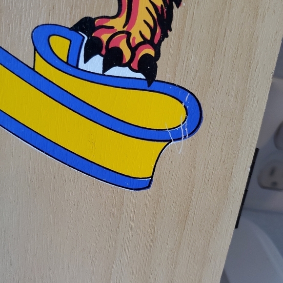 VTG Wooden Dart Board Cabinet The King Of Arms Darts Knights Crest 19.5x15.5 - Picture 3 of 14